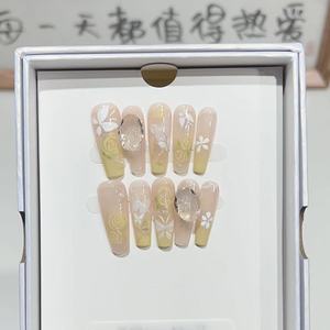 <span class=keywords><strong>Uñas</strong></span> Postizas Rose Garden con Diseño Francés Hueco <span class=keywords><strong>de</strong></span> Mariposa y Rosa Pintada a Mano, Estilo Lujoso - Product Image 1