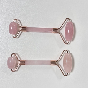 Rouleau de jade en quartz rose de luxe de haute qualité pour le lifting du visage - Product Image 4