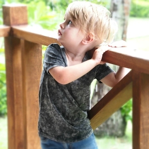 Camisetas de Verano de Manga Corta para Bebés, Camisetas Lisas de Canalé para Niños y Niñas, Camiseta de Verano Unisex con Espalda Larga y Efecto Desgastado - Product Image 6