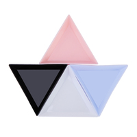 Plateau triangulaire en plastique pour nail art, plateau de tri et de rangement pour perles, mini palette organisatrice pour charms d'ongles, rangement pour strass et bijoux