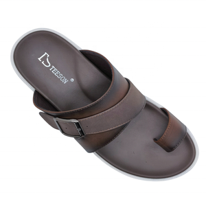 Vente en gros Tongs décontractées d'été avec logo personnalisé pour la plage Tongs plates en cuir PU Pantoufles arabes Sandales en cuir pour hommes d'intérieur et d'extérieur - Product Image 4