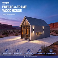 Cabane modulaire de luxe moderne en forme de petit triangle, structure en acier, kit de maisonnette en A, installation rapide pour usage en villa
