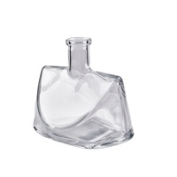 Bouteille carrée vide en verre pour spiritueux (vodka, tequila, whisky, brandy) avec bouchon, finition givrée et gravure