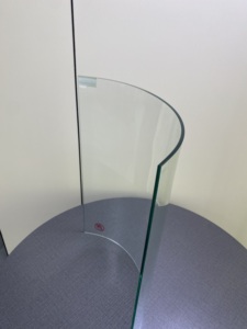 Verre trempé incurvé à haute transmission lumineuse, verre trempé de sécurité sur mesure pour vitrine, cloison ou fenêtre - Product Image 2