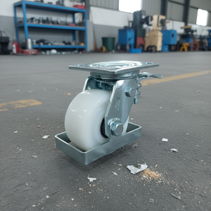 Schwenkbares Industrierad mit hoher Tragfähigkeit aus Stahl mit Nylonrad, Zehenschutz und Bremse - Product Image 1