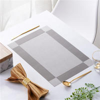 Napperons de table basse en vinyle antidérapant bon marché de vente en gros direct d'usine pour salle à manger tapis de table tissés en tissu PVC
