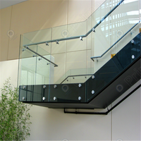 Rampe de sécurité extérieure moderne haut de gamme pour usage résidentiel, en aluminium durable, avec finition résistante à la rouille, pour balcon.