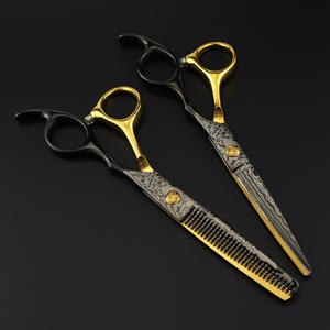 <span class=keywords><strong>Ciseaux</strong></span> <span class=keywords><strong>de</strong></span> coiffure professionnels à lame droite en damas noir et or <span class=keywords><strong>de</strong></span> 6,0 pouces pour la dégaine et la coupe <span class=keywords><strong>de</strong></span> franges - Product Image 3
