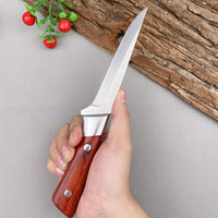 Un ensemble de couteaux spéciaux d'abattoir et de couteaux de chef avec des manches en bois rouge pour les couteaux à désosser