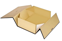 Boîte à parfum rigide de luxe avec doublure dorée et extérieur blanc mat, impression personnalisée du logo pour flacon de parfum