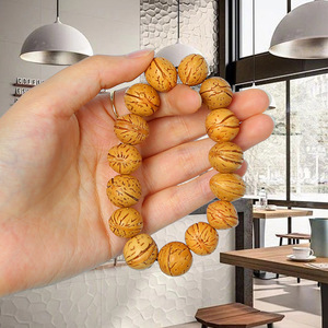 สร้อยข้อมือวอลนัทธรรมชาติ ลูกปัดขนาด 12 มม. ลูกประคำสำหรับสวดมนต์และการสวมใส่ประจำวัน - Product Image 1