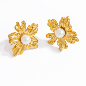 ต่างหูมุกแบบห้อยประดับทอง 18K พร้อมจี้มุกสำหรับใส่ทุกวัน - Product Image 5