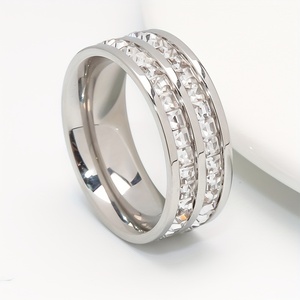 Anillo de Acero Inoxidable para Mujer, Banda Ancha de 8 mm con Pequeño Cuadrado - Diseño Moderno y Elegante para <span class=keywords><strong>Vestimenta</strong></span> Casual y Ocasiones Especiales - Product Image 3