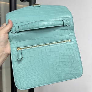 Sac à main enveloppe en cuir de crocodile bleu avec fermeture à fermoir doré, sac élégant à bandoulière unique pour femme, pour un usage quotidien - Product Image 3