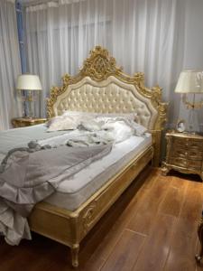 Letto Matrimoniale Francese Deluxe Personalizzabile con Foglia d'Oro e Intarsi di Conchiglie Design Antico Letto King Size - Product Image 5