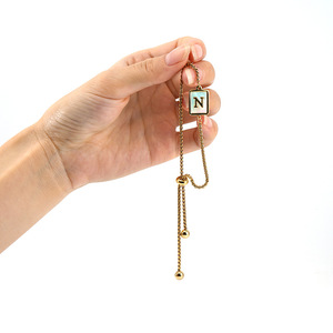 Bracelet d'initiales de chaîne de bijoux d'<span class=keywords><strong>horoscope</strong></span> personnalisé, coquille naturelle, 26 lettres carrées, chaîne réglable, Bracelet de lettres initiales - Product Image 6