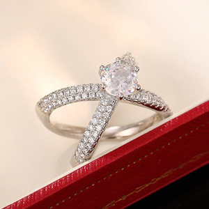 Anello a fascia incrociata da donna, gioiello di tendenza per le dita - Product Image 2