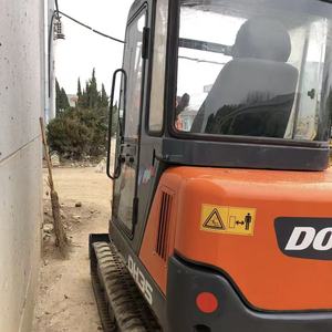 Excavadora de cadenas pequeña usada Doosan DH35 de 3.5 toneladas, excavadora hidráulica pequeña para trabajos de construcción en espacios reducidos en jardines municipales. - Product Image 4