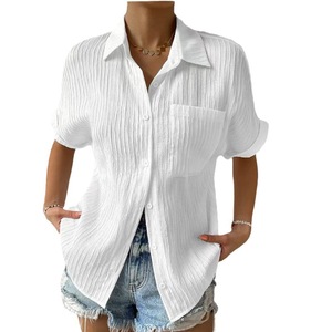 Damen-Oberteil aus strukturiertem Crinkle-Stoff mit Reverskragen, kurzen Ärmeln und Tasche, locker geschnitten, Oversize-Freizeitoberteil - Product Image 1