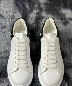 Chaussures de sport de luxe pour hommes, baskets décontractées en cuir unisexe, chaussures de marche épaisses pour femmes, vente en gros d'usine - Product Image 4