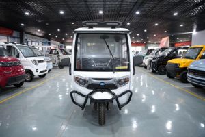 รถสามล้อพลังงานใหม่แบบปิดเต็มคันสำหรับส่งของจากโรงงาน - Product Image 4