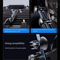 Support de téléphone monté sur le modèle 2025, spécialement conçu pour la navigation dans la voiture, fixé à la prise à l'intérieur de la voiture.