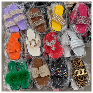 Sandalias Planas de Plástico Casuales de Verano para Mujer con Pedrería, Perlas, Cadena, Pelo y Estampado de Leopardo en Varios Colores - Product Image 1