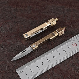Cuchillo de bolsillo multiherramienta pequeño de latón de alta calidad, cortador de caja EDC, Mini llavero, cuchillos plegables con dados, juguete superior - Product Image 1