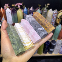 Vente en gros d'obelisques en pierre, d'objets artisanaux en cristal naturel, de tours de quartz et de baguettes, avec des pointes en matériaux variés pour la guérison
