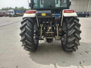 <span class=keywords><strong>Tracteur</strong></span> de <span class=keywords><strong>tondeuse</strong></span> à gazon <span class=keywords><strong>Moteur</strong></span> YTO 70HP <span class=keywords><strong>Tracteur</strong></span> agricole Cabine AC <span class=keywords><strong>Tracteur</strong></span> à 4 roues - Product Image 4