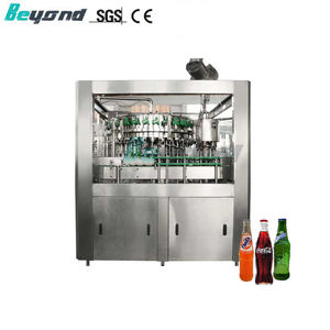 Máquina de llenado de botellas de vidrio de <span class=keywords><strong>agua</strong></span> de soda de refresco carbonatado/línea de producción - Product Image 1
