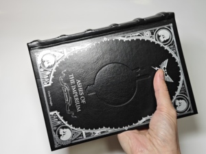 Impression <span class=keywords><strong>de</strong></span> livres reliés personnalisés <span class=keywords><strong>de</strong></span> style fantastique avec couverture gaufrée, papier couché pour éditions d'art <span class=keywords><strong>de</strong></span> collection <span class=keywords><strong>de</strong></span> romans, impression offset - Product Image 4