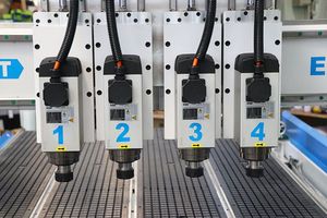 เครื่องแกะสลักซีเอ็นซีไม้แบบหลายหัว 1325 4 แกน พร้อมมอเตอร์แกนหมุน 4x3.5 กิโลวัตต์ ระบบ Syntec PLC สำหรับโรงงานเฟอร์นิเจอร์ - Product Image 3