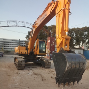Excavatrice sur chenilles Hyundai 305 d'occasion, d'origine coréenne, 30 tonnes, bon état, prix avantageux, à vendre - Product Image 3
