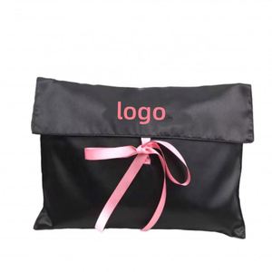 Pochette de luxe noire en satin personnalisée pour perruques et extensions capillaires, avec logo sérigraphié, anti-poussière et soyeuse, pour vêtements et cadeaux - Product Image 1