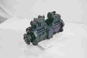 Pompe principale d'excavatrice SH210-5 K3V112DTP-9Y14-14, pièces de moteur hydraulique, marque ZWH, garantie 12 mois, service professionnel, emballage en bois - Product Image 4