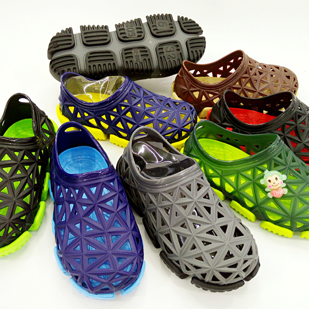 Удобные фабричные высококачественные милые летние пляжные сандалии из ЭВА с нескользящей подошвой для детей; Садовые Сабо; Обувь с рисунком Крока для детей