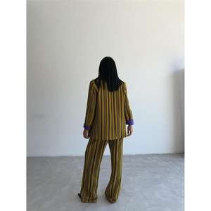 Conjunto de Chaqueta y Pantalones Otomanos a Rayas Verdes para Mujer - Product Image 6