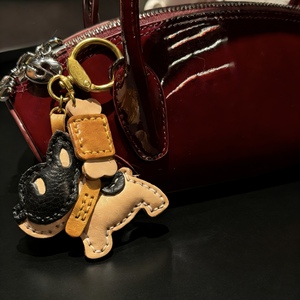 Nouveau style Weilei, pendentif bouledogue français en cuir véritable tanné végétal, forme irrégulière sculptée, teinture végétale, décoration, <span class=keywords><strong>porte</strong></span>-<span class=keywords><strong>clés</strong></span> - Product Image 3