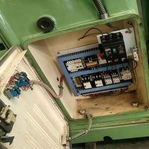 Industrial Vertical Manual Milling Machine with 3-Axis Feed Control and 1270x254mm <b>Working</b> <b>Table</b> - Product Image 5