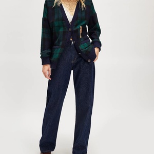 Jean en denim décontracté taille haute, coupe droite, respirant et extensible, avec déchirures et broderies, imprimé dessin animé - Product Image 1