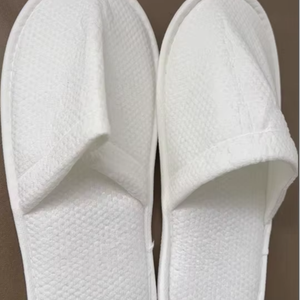 Pantuflas Desechables Gruesas, Suaves y Cálidas, No Tejidas, con Suela Antideslizante de Puntos, para Hotel, Boutique, Invierno, Hostales - Product Image 1