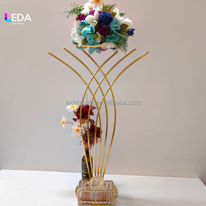 LEDA Support de fleurs classique en métal doré de haute qualité pour décoration d'événements, centres de table et allées de mariage - Product Image 4
