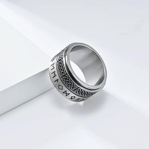 BASQUESUN Usine en gros personnalisé STOCK en acier inoxydable gravé texte Viking noeud <span class=keywords><strong>celtique</strong></span> anneau rotatif - Product Image 2