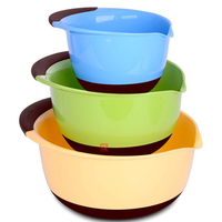 Ensemble de bols à salade et gâteaux en plastique jetables avec poignée en silicone de couleur noire pratique pour mélanger et servir