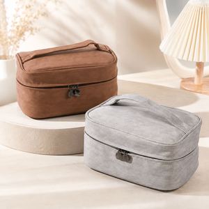 กระเป๋าเครื่องสำอางหนังแกะลาย PU ขนาดใหญ่ ใส่ของได้เยอะ ดีไซน์ทันสมัย เปิดได้สองชั้น พร้อมหูหิ้ว สำหรับจัดระเบียบอุปกรณ์แต่งหน้า เหมาะสำหรับการเดินทาง - Product Image 1