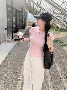 เสื้อยืดผู้หญิงทรงเข้ารูป ไร้ตะเข็บ เสื้อโยคะสั้น สาวเปรี้ยว เซ็กซี่ กระชับ ระบายอากาศดี เหมาะสำหรับออกกำลังกาย วิ่ง และเล่นกีฬา - Product Image 2