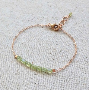Bracelet en perles de pierres naturelles minimalistes, fait main, unique, non-ternissant, en or 18 carats, idéal pour la vente en gros - Product Image 4