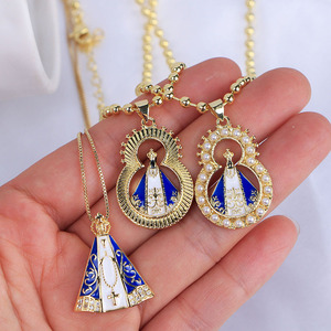 Collier religieux NM1392 plaqué or 18 carats avec CZ, Vierge Marie, Vierge del Valle de la Caridad del Cobre, Notre-Dame de la Charité - Product Image 2