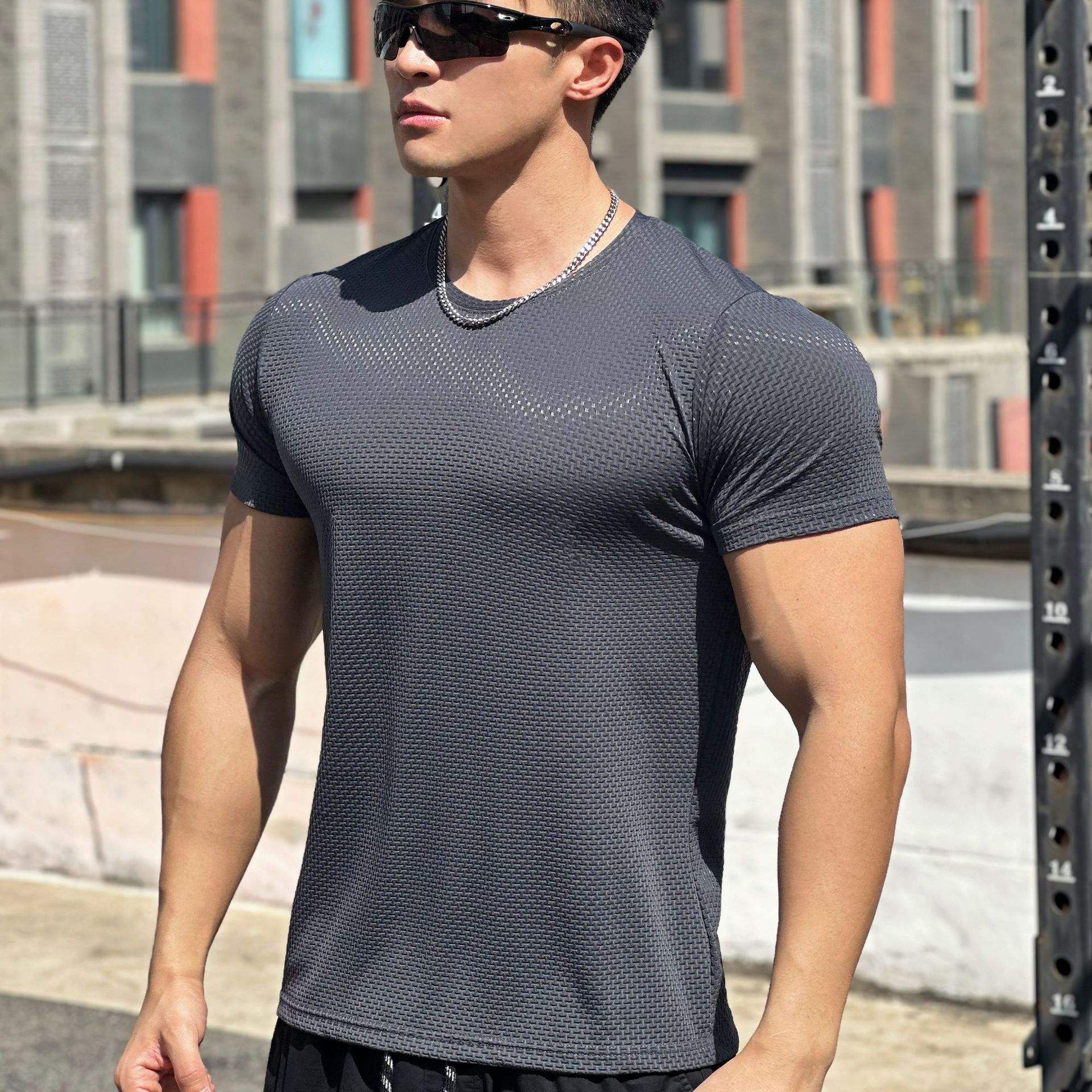 สีเทาเข้ม